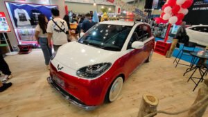 Tentu, mari kita telaah tren mobil yang diperkirakan akan mendominasi jalanan pada tahun 2025.