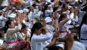 Denyut Nadi Hindu Bali: Tradisi, Tantangan, dan Transformasi di Era Modern