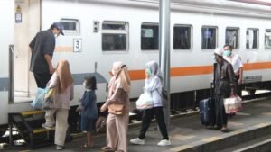 Kemenhub Tambah Armada Kereta Lebaran untuk Mudik Nasional: Upaya Peningkatan Kapasitas dan Kenyamanan