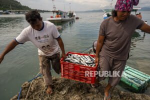 Menteri Kelautan Pantau Ketat Penangkapan Ikan Berlebihan di Natuna: Upaya Menjaga Kedaulatan dan Keberlanjutan Sumber Daya Laut