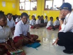 Menteri Pendidikan Tinjau Langsung Sekolah Terpencil di Papua: Memastikan Akses Pendidikan Merata hingga Pelosok Negeri
