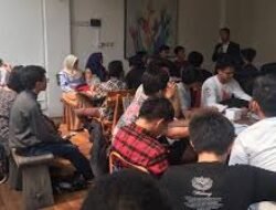 Analisis Perubahan Pola Komunikasi Politik dari Pertemuan Tatap Muka Menuju Kampanye Berbasis Aplikasi Mobile