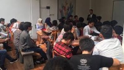 Analisis Perubahan Pola Komunikasi Politik dari Pertemuan Tatap Muka Menuju Kampanye Berbasis Aplikasi Mobile
