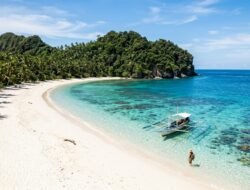 Rekomendasi Pulau Terpencil di Filipina yang Memiliki Pasir Putih Halus dan Air Laut Sebening Kristal