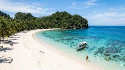 Rekomendasi Pulau Terpencil di Filipina yang Memiliki Pasir Putih Halus dan Air Laut Sebening Kristal